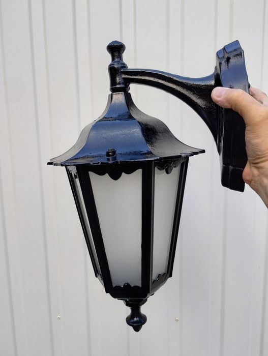 Lampa elewacyjna retro