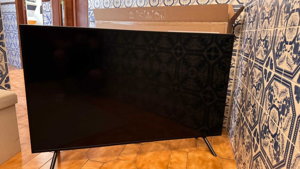 (ATENÇÃO: Leia o anuncio) - TV Samsung 60" (UE60RU7105K) - para peças ou reparação - não da imagem e nem som