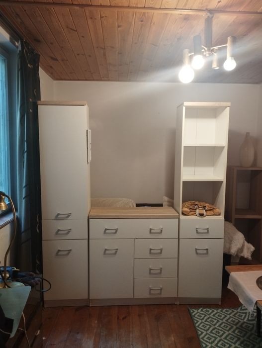 Zestaw mebli dziecięcych dąb Sonoma komoda szafka dwa Słupki stojace