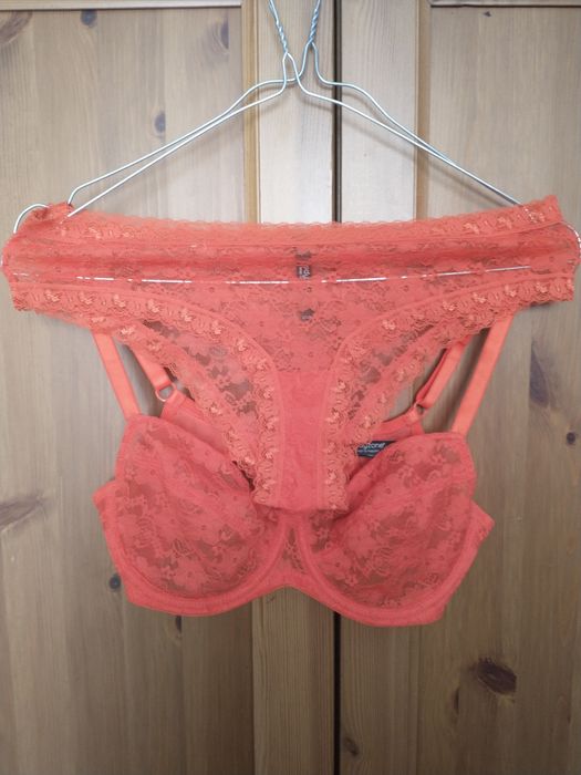 Komplet koronkowej bielizny damskiej KappAhl