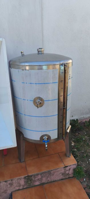 Vendo conjunto de equipamentos para produção de vinho.