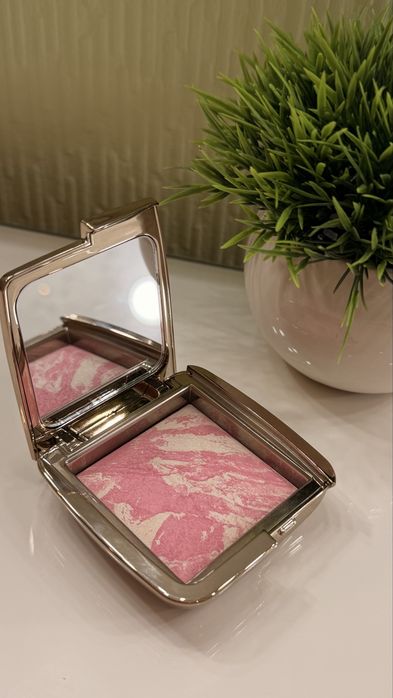 Румʼяна Hourglass Ethereal Glow ОРИГІНАЛ б/у