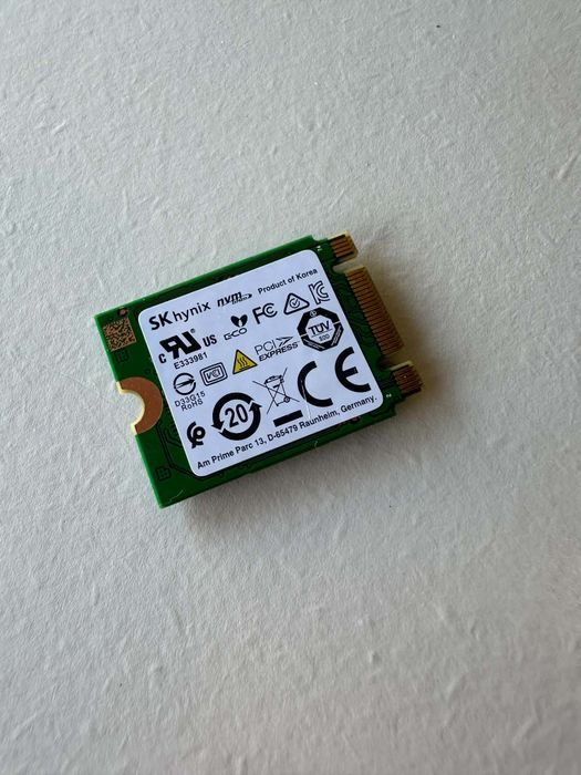 Vários NVMe e SSD