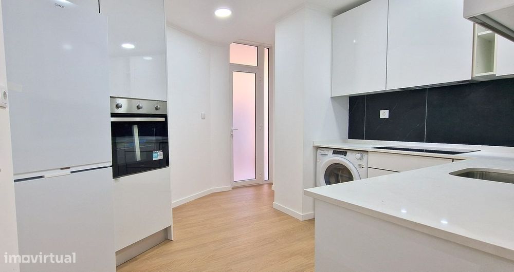 T2+1 Remodelado com Terraço junto às Portas de Benfica e Novo Aldi