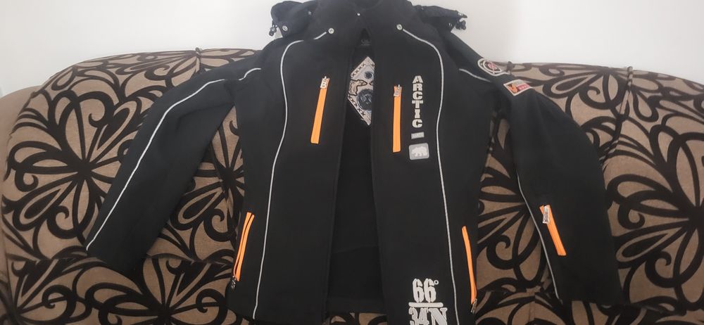 Bogner нова гірськолижна куртка шикарного бренду.