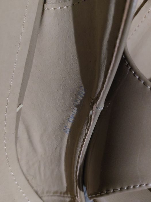 Туфлі на танкетці