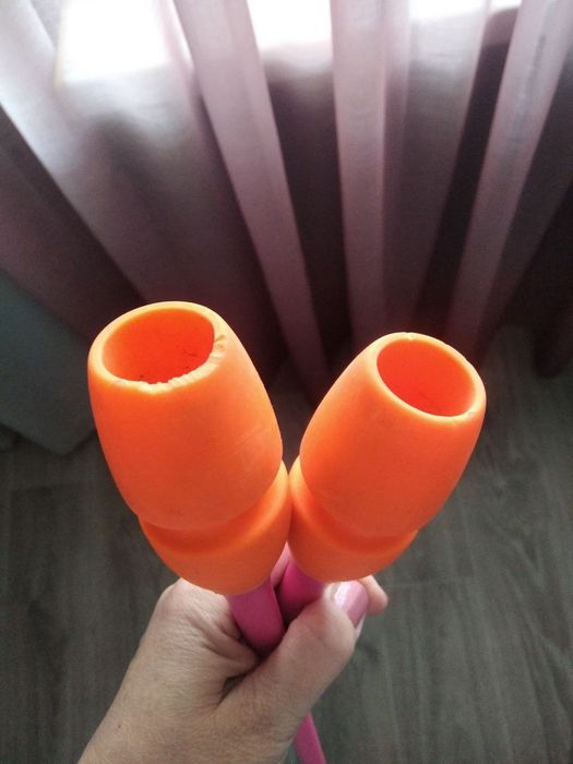Продам булави та скакалку