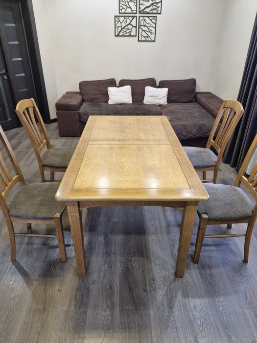 Стіл обідній дубовий