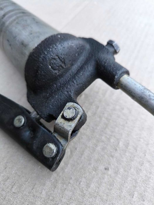 Шприц для смазки, тавотница