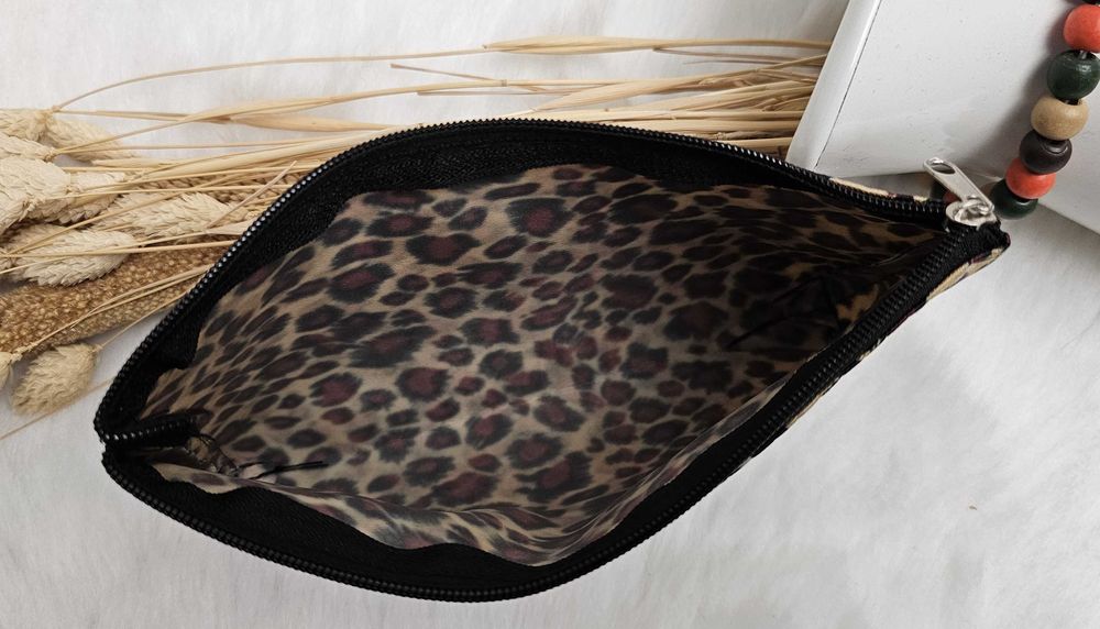 Kosmetyczka damska w lamparcie wzory w panterkę