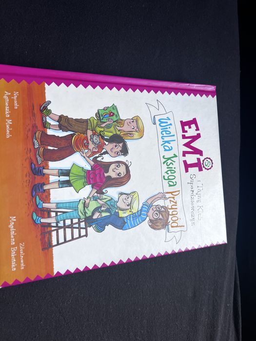 Emi wielka ksiega przygod tajny klub superdziewczyn