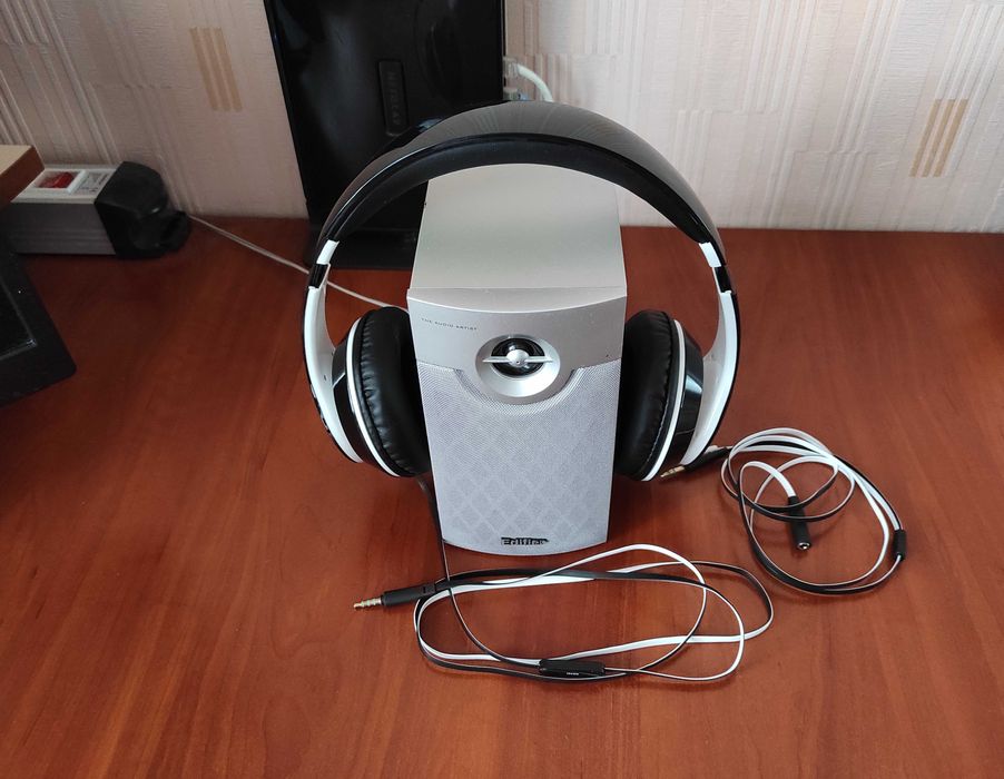 стильные наушники с микрофоном Sven AP-940MV (состояние идеальное)