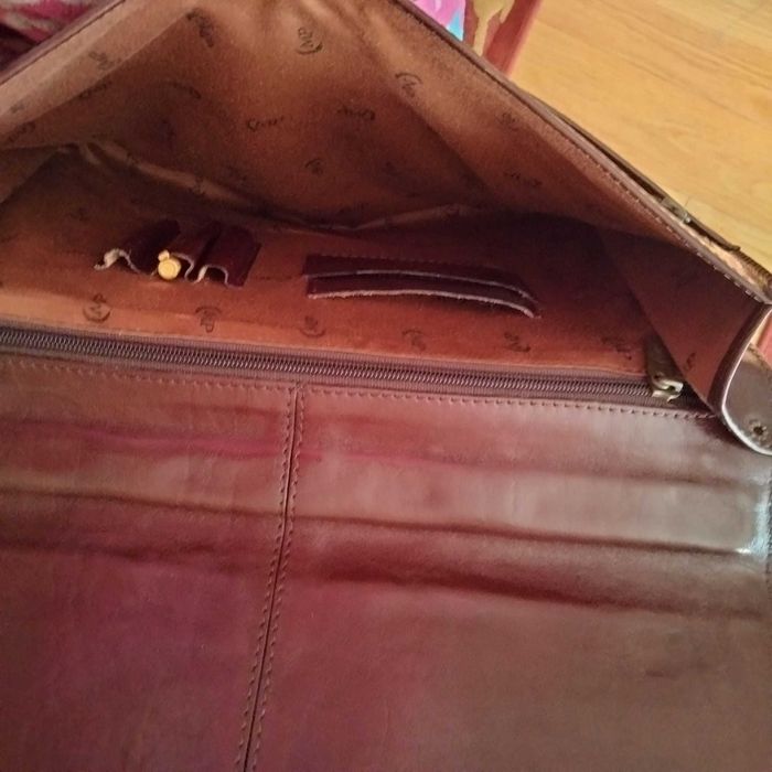 Pasta executivo em pele genuína (com chave)