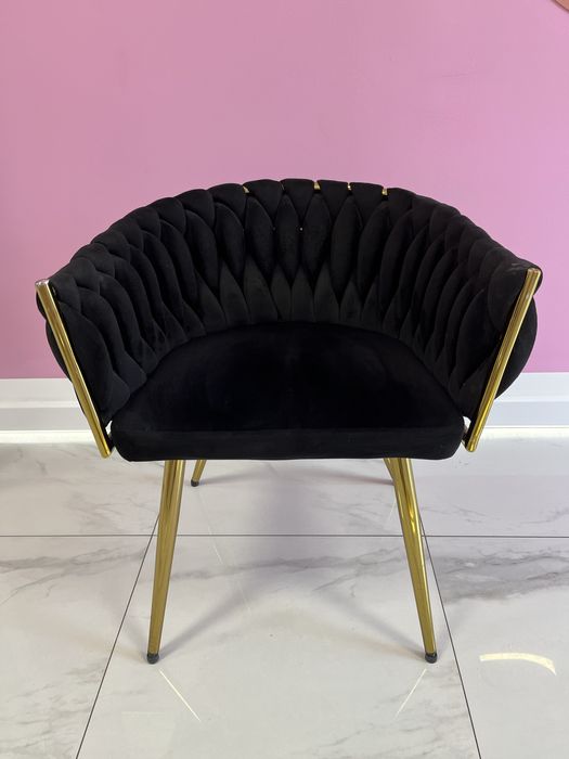 Fotel ze zlotymi nogami 150 zlotych