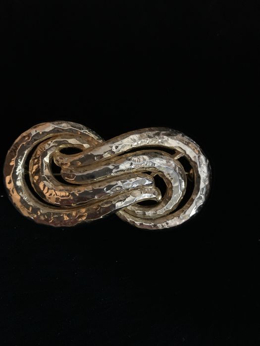 Broche banhado a ouro