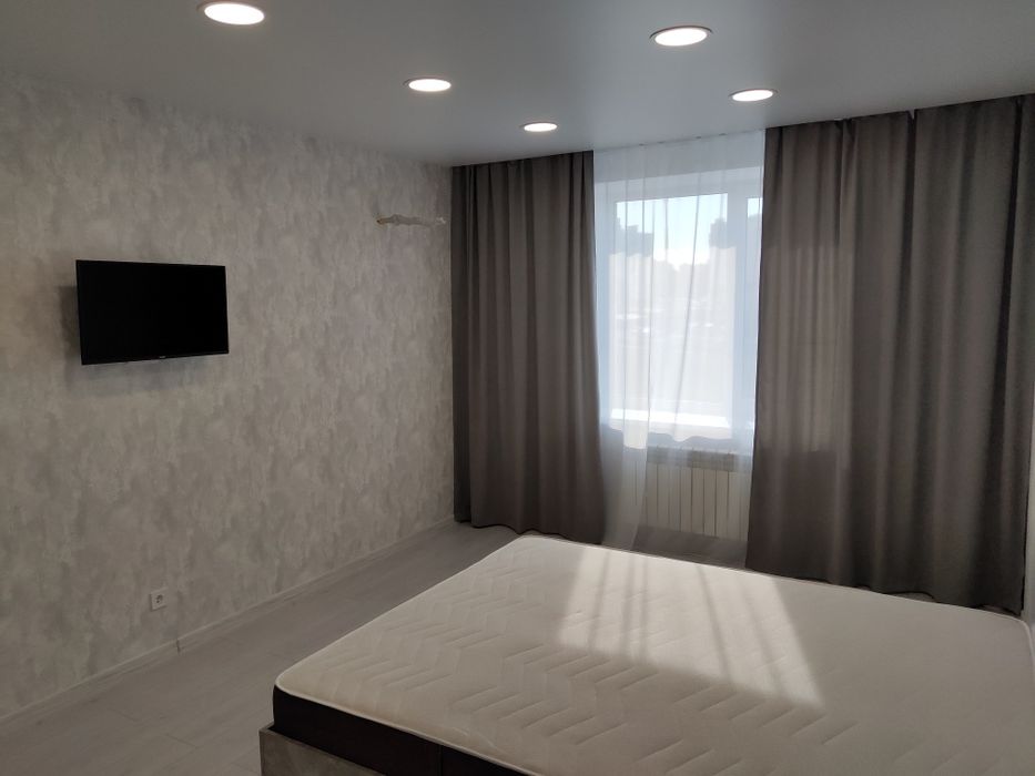 Подобова оренда,  Мегамол,  Лісопарк.