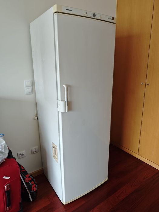 Arca congeladora marca SIEMENS