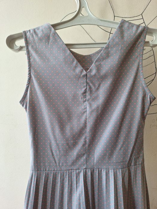 Продам сукню сірого кольору