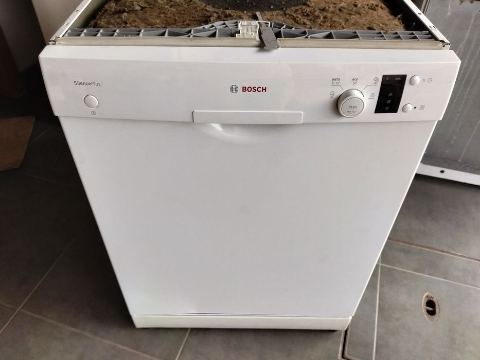 Máquina lavar louça marca Bosch.