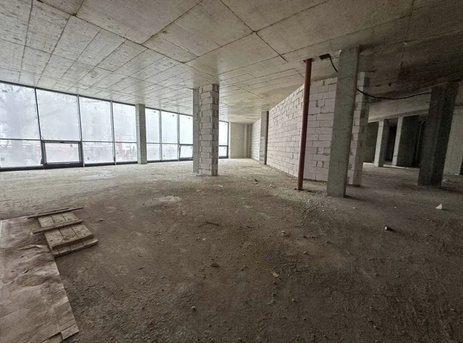 Комерційне приміщення 1926м2 вул. Набережна 1500$/м2