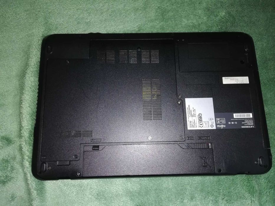 Sprzedam laptopa Fujitsu AH 531