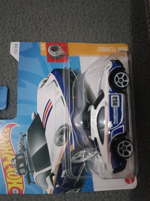 Hot Wheels em cartela