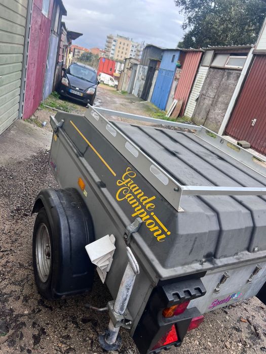 Vendo atrelados em Excelente condições.