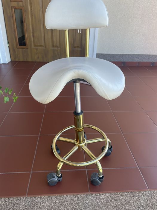 Taboret kosmetyczny …