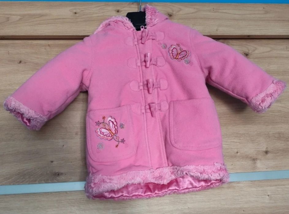 Różowy płaszczyk budrysówka z haftowanymi motylkami i oryginalnymi kołkami Mothercare 80-86