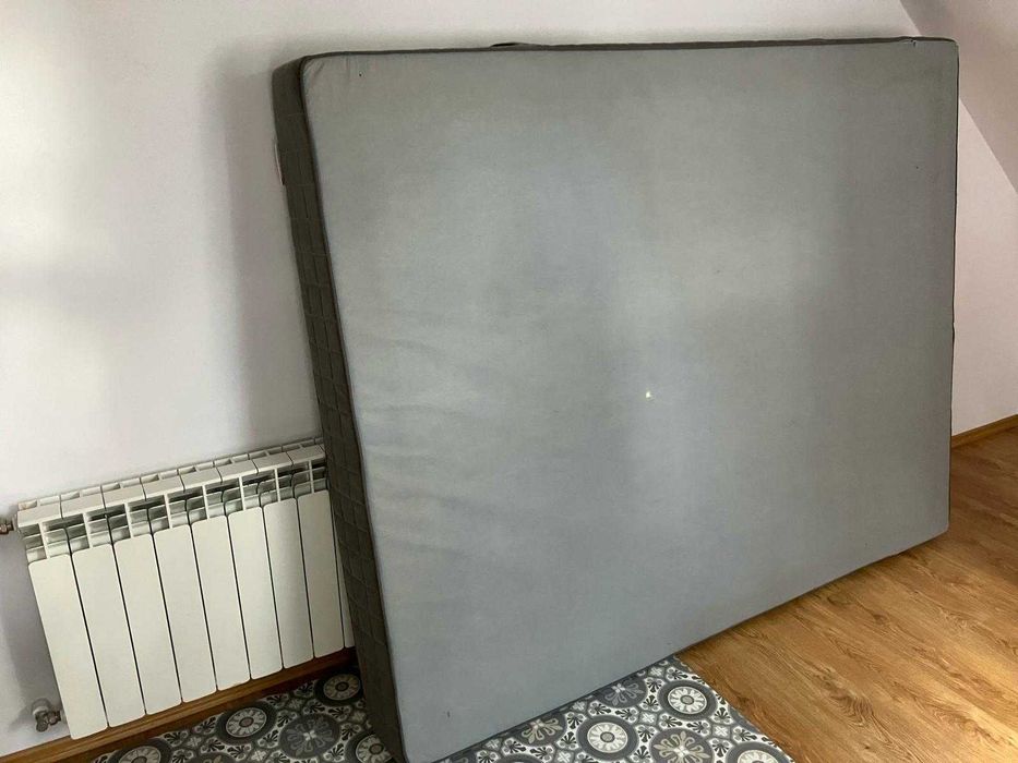 Materac 190 x 157 cm
