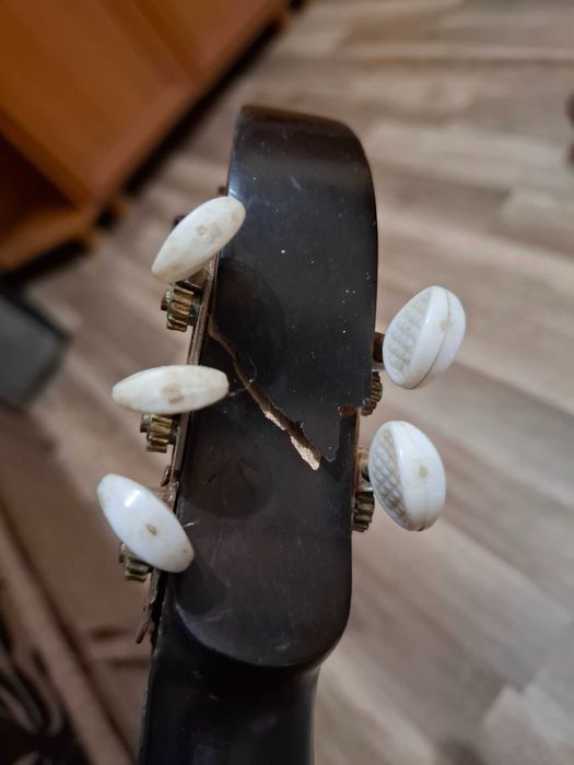 Домра під реставрацію