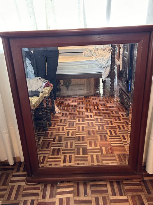 Espelho de quarto grande — em ótimo estado!   Dim: 88Lx 106A