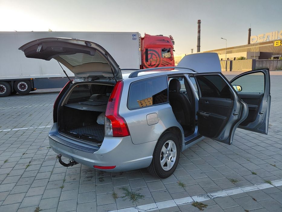 Продаю VOLVO V50.