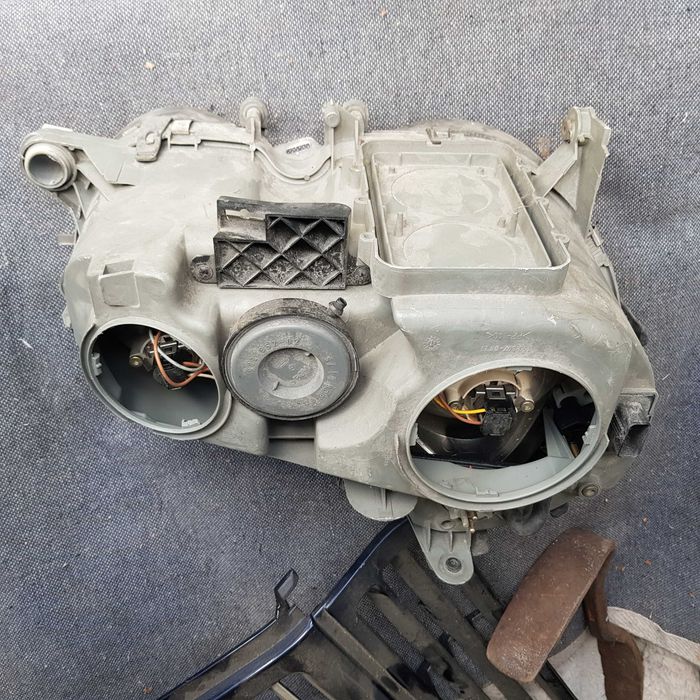 lampa przód Mercedes E klasa W210