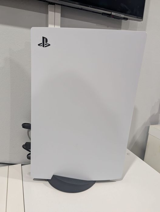 PlayStation 5 c/ ps portal + 2 comandos + jogos