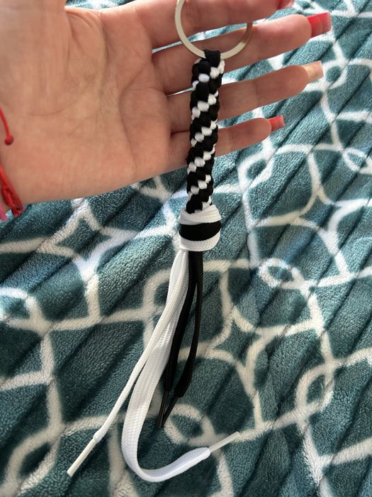 Porta chaves em branco e preto