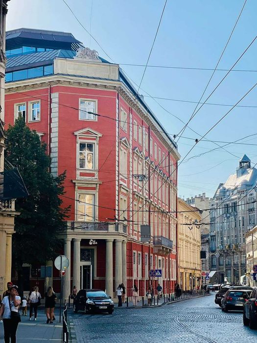 ТОП локація! Фасадне приміщення в центрі, початок вул. Гнатюка