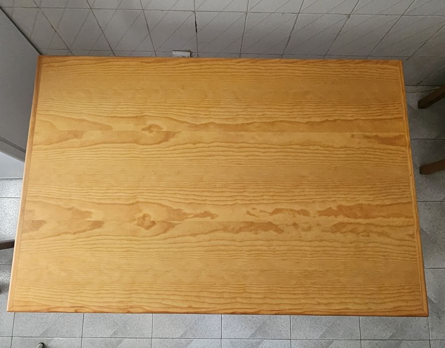 Vendo mesa de madeira de pinho
