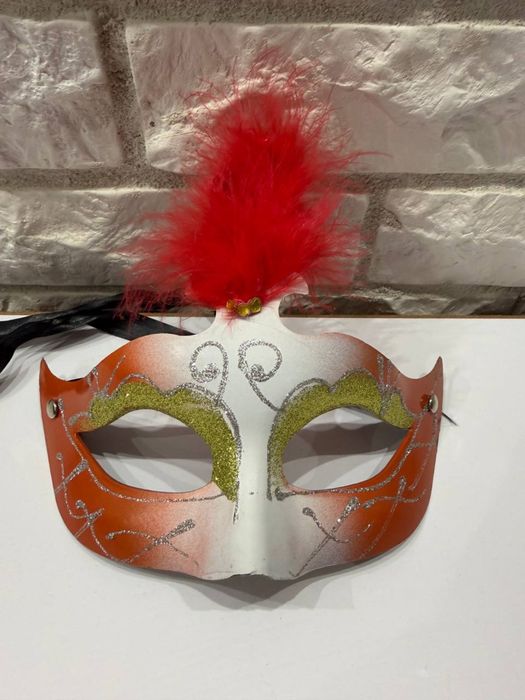 Карнавальні маски нові