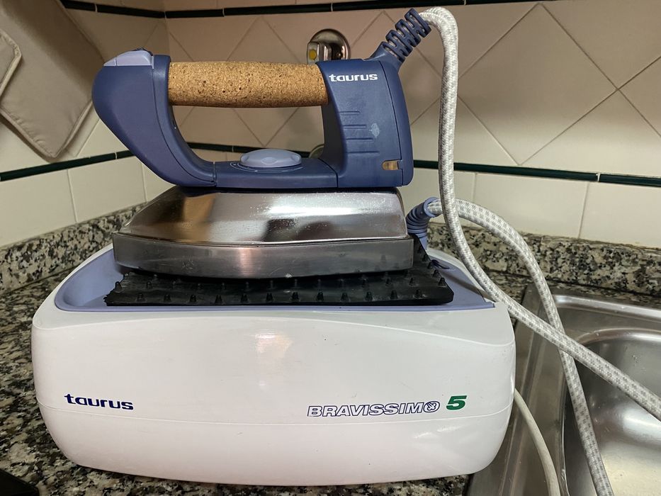 Ferro com caldeira Taurus