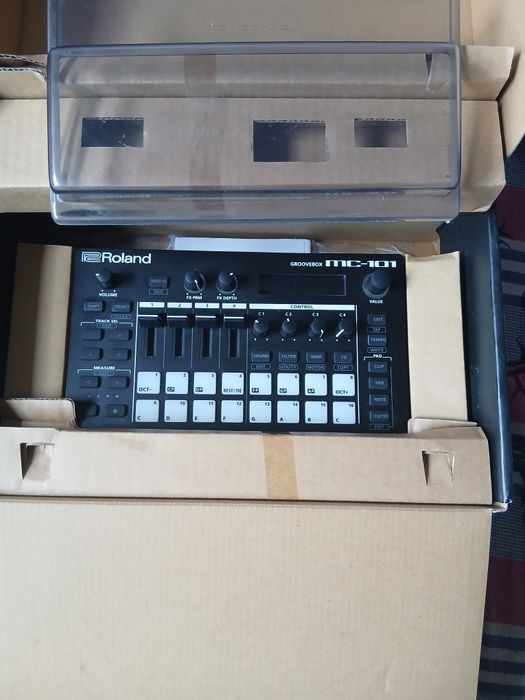 Roland Mc-101 com Deck Saver