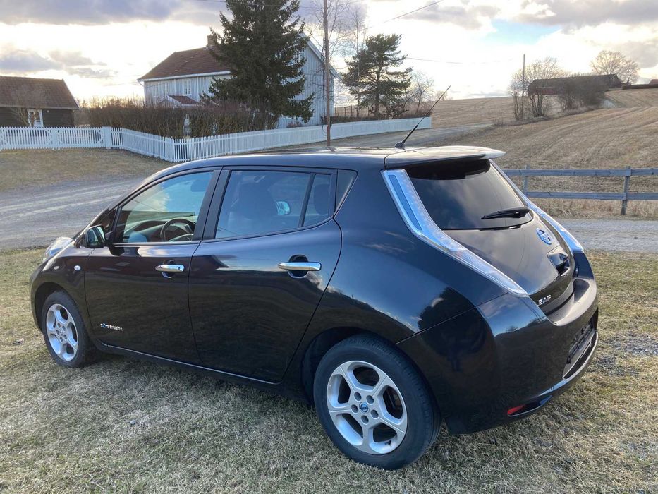 Nissan Leaf 24 KWt, рідний пробіг, 12 палок, тепловий насос, без ДТП