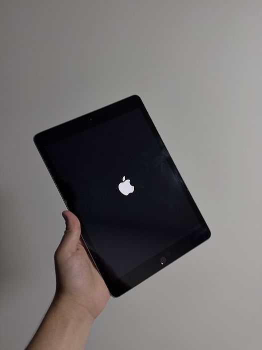 Apple iPad 8th Gen 2020 Wi-Fi 128 GB