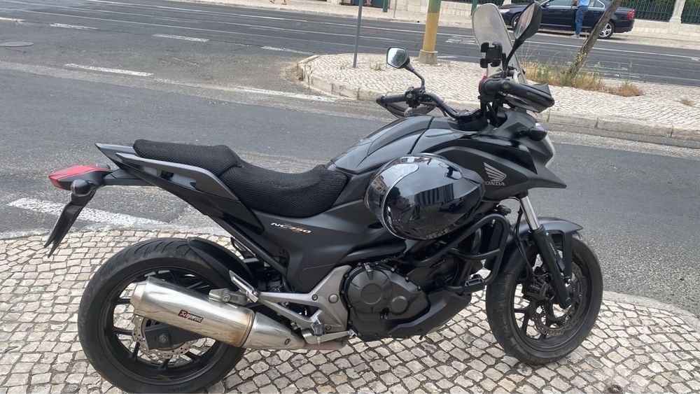 Moto NC750 preta