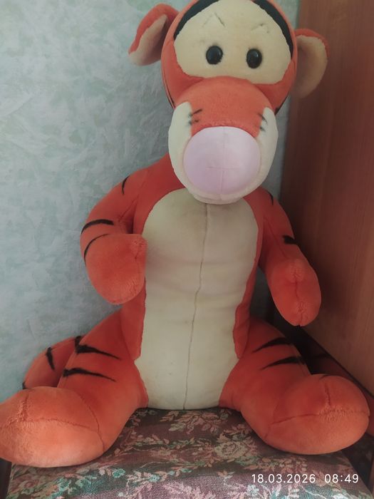 Величезний тигр "Disney " (75 см),зріст маленької дитини. .