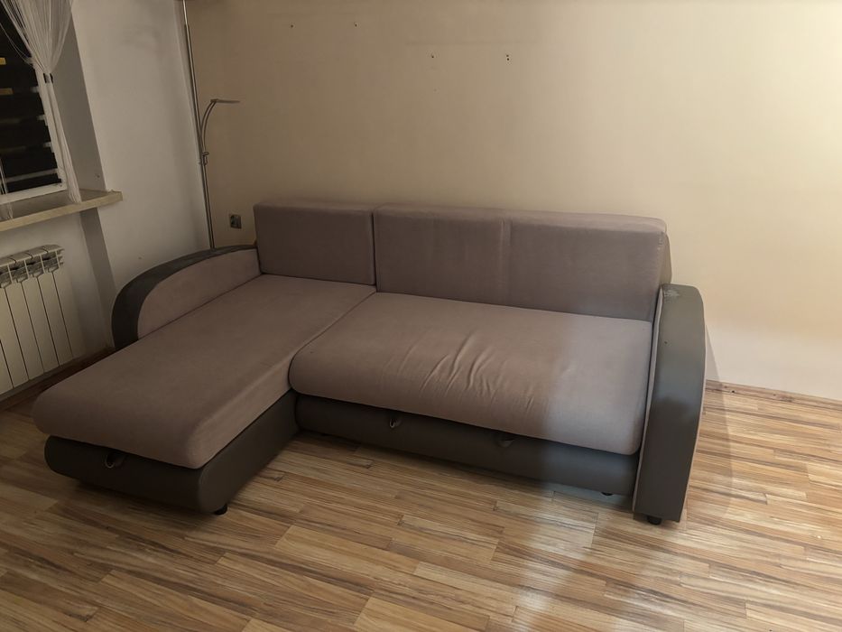 Narożnik rozkładany ,sprężyny,duża powierzchnia spania.