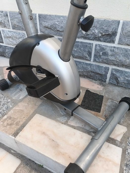 Bicicleta estatica.64586136652418122