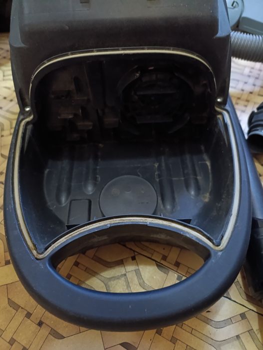 Пылесос DeLonghi 1400