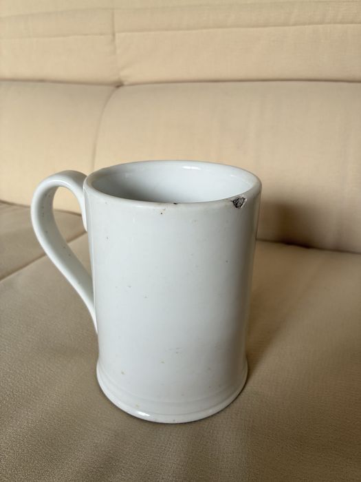 Caneca branca em porcelana Vista Alegre