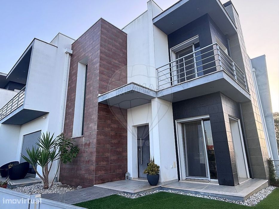 Moradia T4 para venda